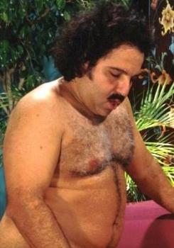 Ron Jeremy bringt einen Penis von satten 24,5 Zentimetern mit und dazu eine...